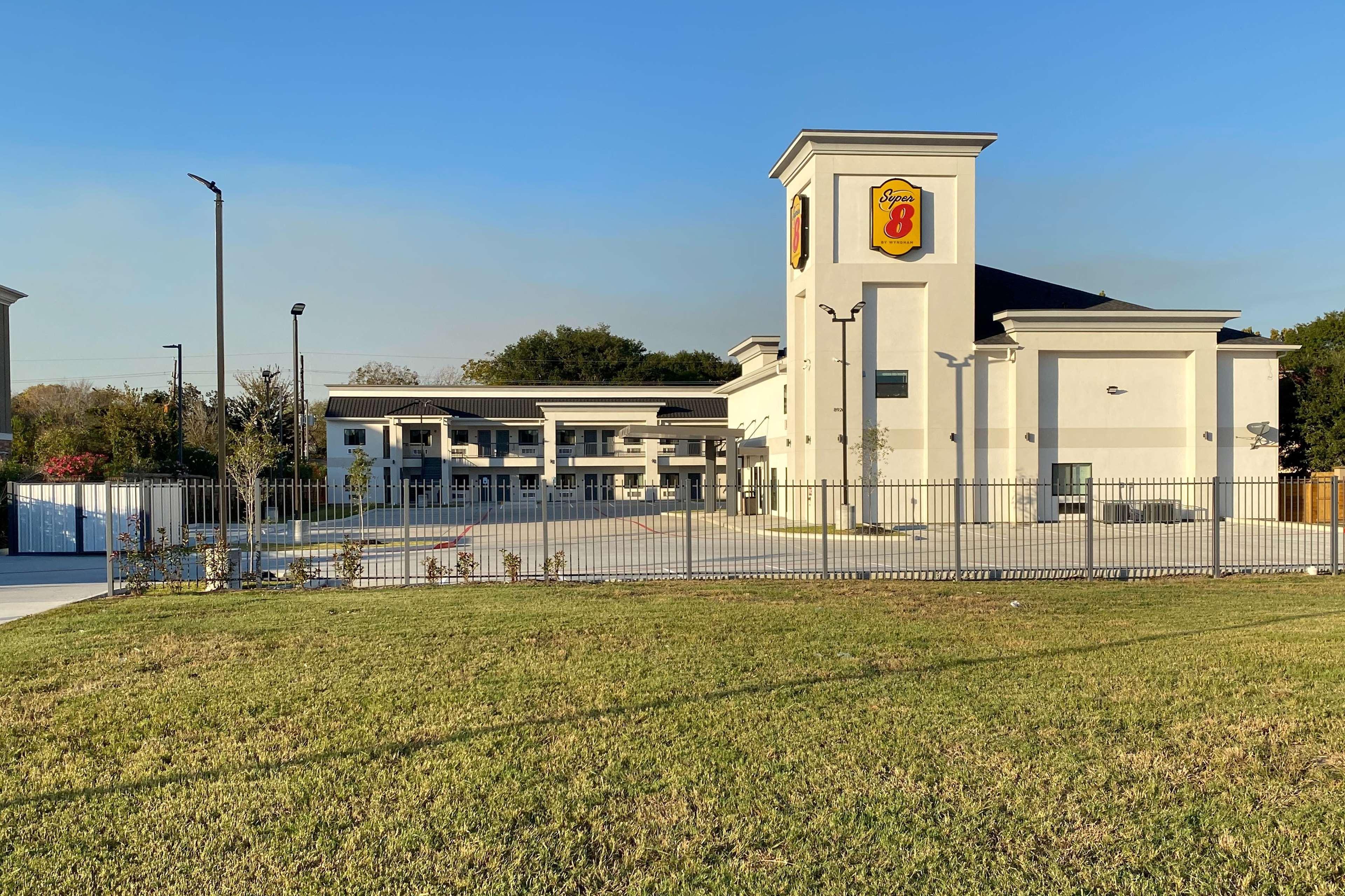 Отель Super 8 By Wyndham Houston Nw Beltway 8-West Rd Jersey Village Экстерьер фото